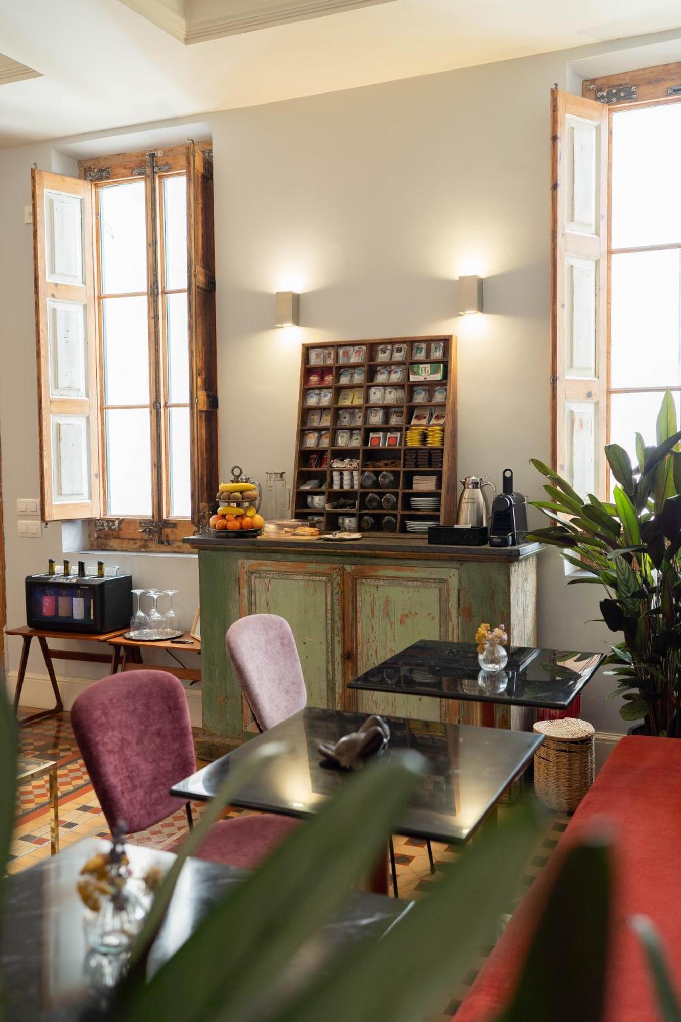We Boutique 3*